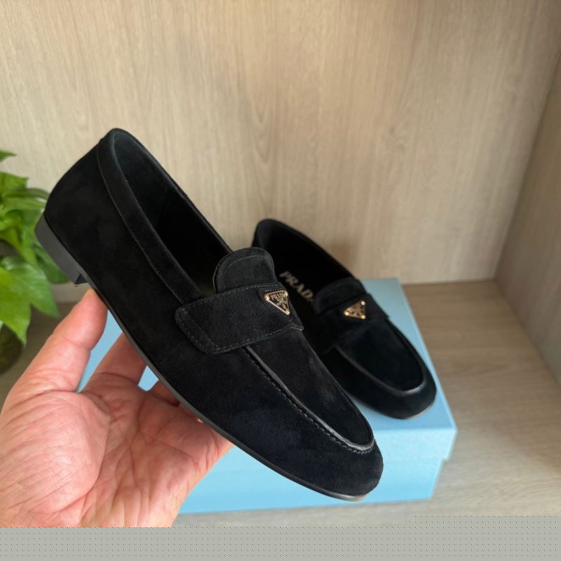 Pra*a leather shoes